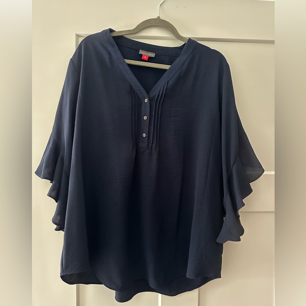 Vince Camuto navy blue flutter sleeve blouse Size1x